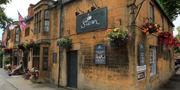 10 Dog-Friendly Pubs in the Cotswolds